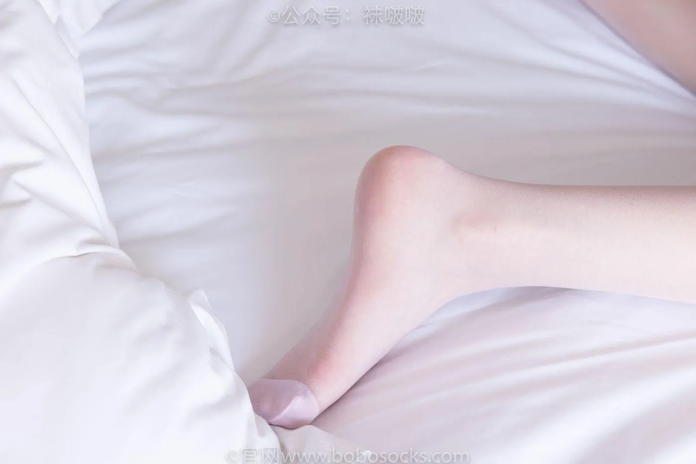 [BoBoSocks袜啵啵]NO.043 小甜豆-圣诞服、平底鞋、高跟鞋、白色渔网袜 [165P]插图3